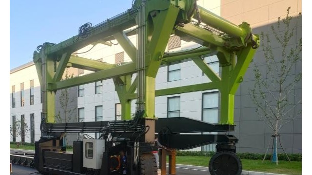 智能集装箱跨运车：港口自动化的先锋