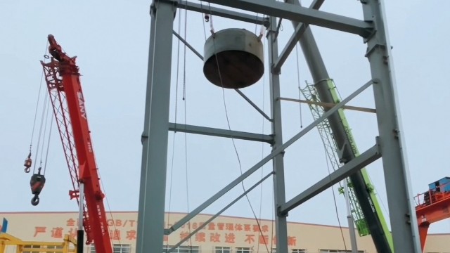 20米高起重机雨中调试--疫情封控下的加班加点