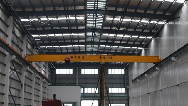 欧式起重机如何控制运行过程中吊具摇摆？