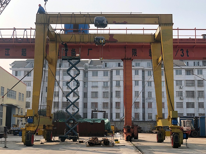 轮胎式龙门吊